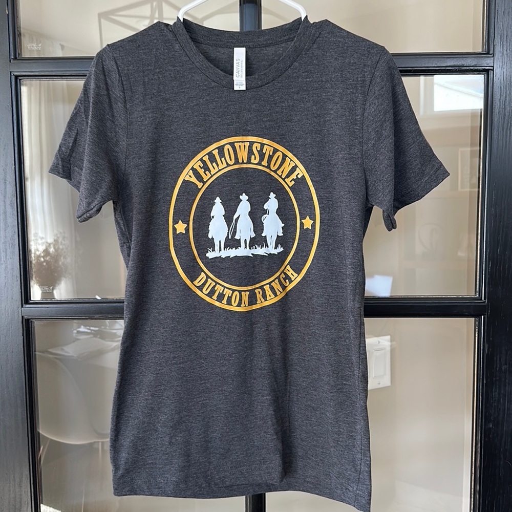 Yellowstone Dutton Ranch Women’s T size Small, NEW.